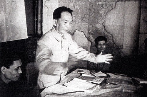 17 giờ 30 phút ngày 13 tháng 3 năm 1954, Đại tướng Võ Nguyên Giáp ra lệnh nổ sung tấn công cứ điểm Điện Biên Phủ.